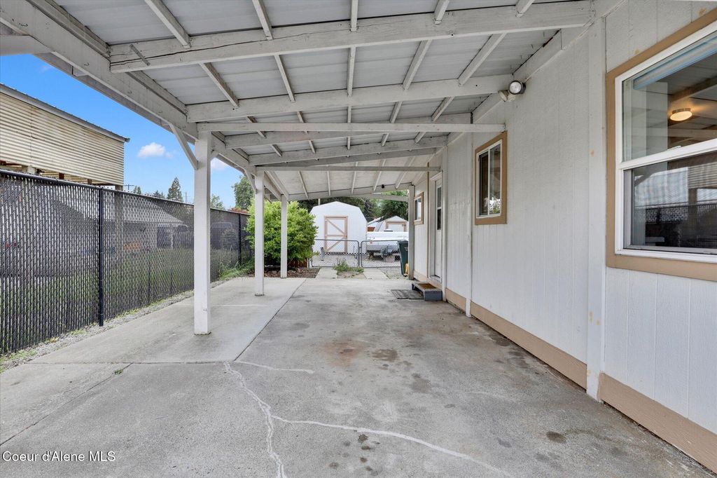 Photo of 706 Davidson Ave, Coeur dAlene, ID 83814 (MLS # 26-1952)