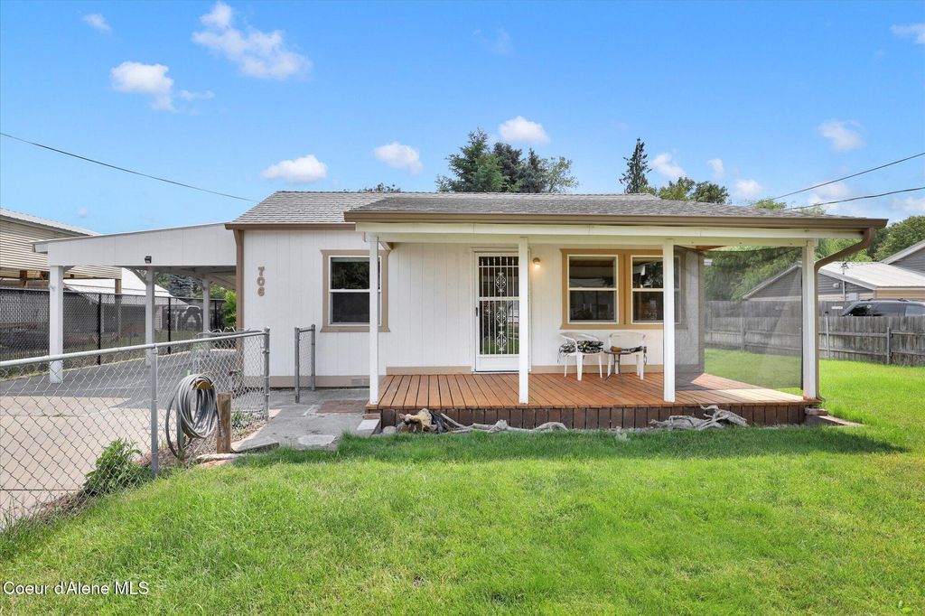 Photo of 706 Davidson Ave, Coeur dAlene, ID 83814 (MLS # 26-1952)