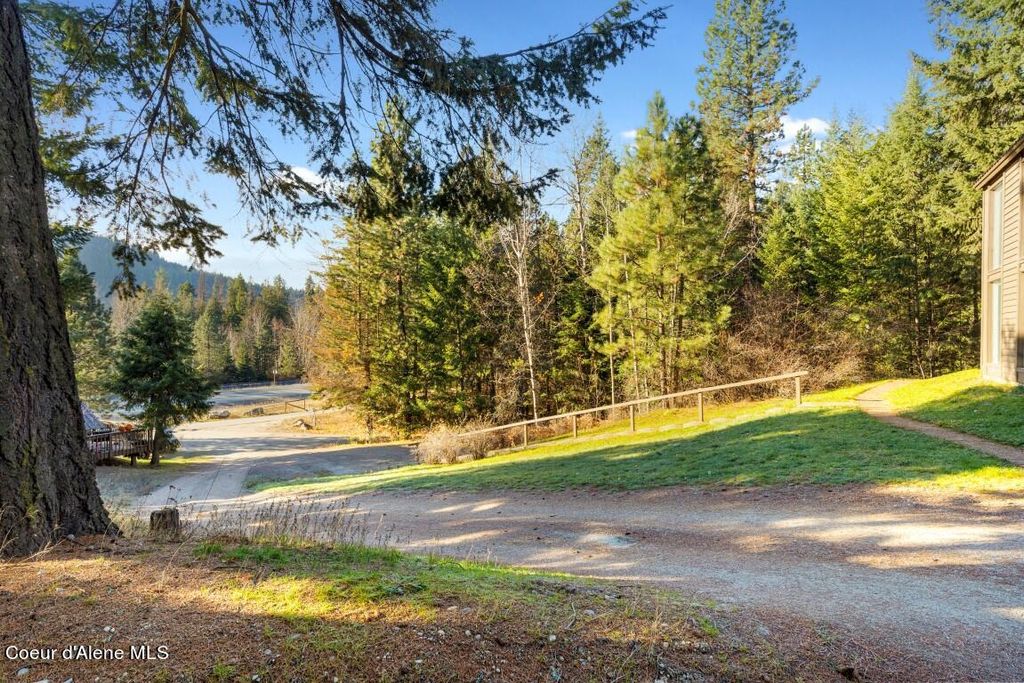 Photo of 71 Padre Dr, Sandpoint, ID 83864 (MLS # 24-7660)