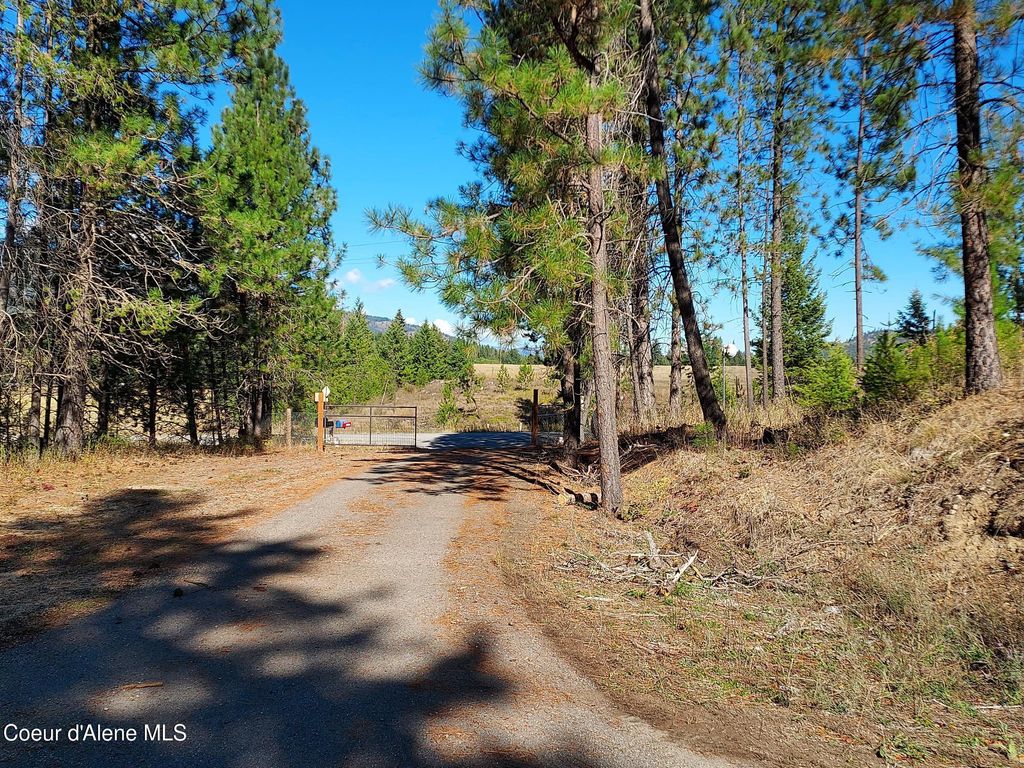 Photo of 114 BAYVIEW Rd, Athol, ID 83801 (MLS # 25-10099)