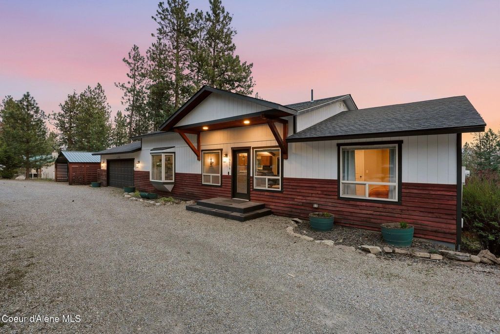 Photo of 16696 Hollister Hills Hills, Hauser, ID 83854 (MLS # 26-4161)