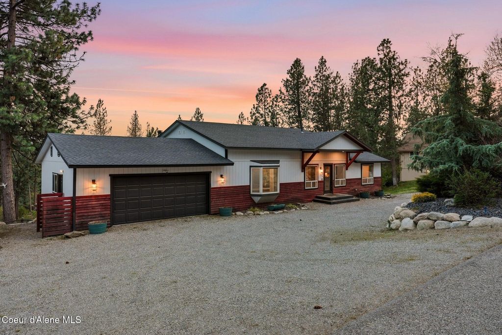 Photo of 16696 Hollister Hills Hills, Hauser, ID 83854 (MLS # 26-4161)