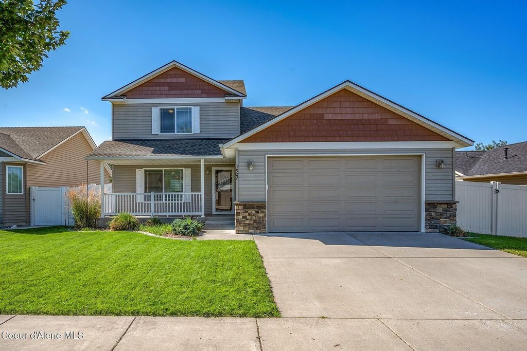 Photo of 1922 Highwing Ct, Post Falls, ID 83854 (MLS # 25-8305)