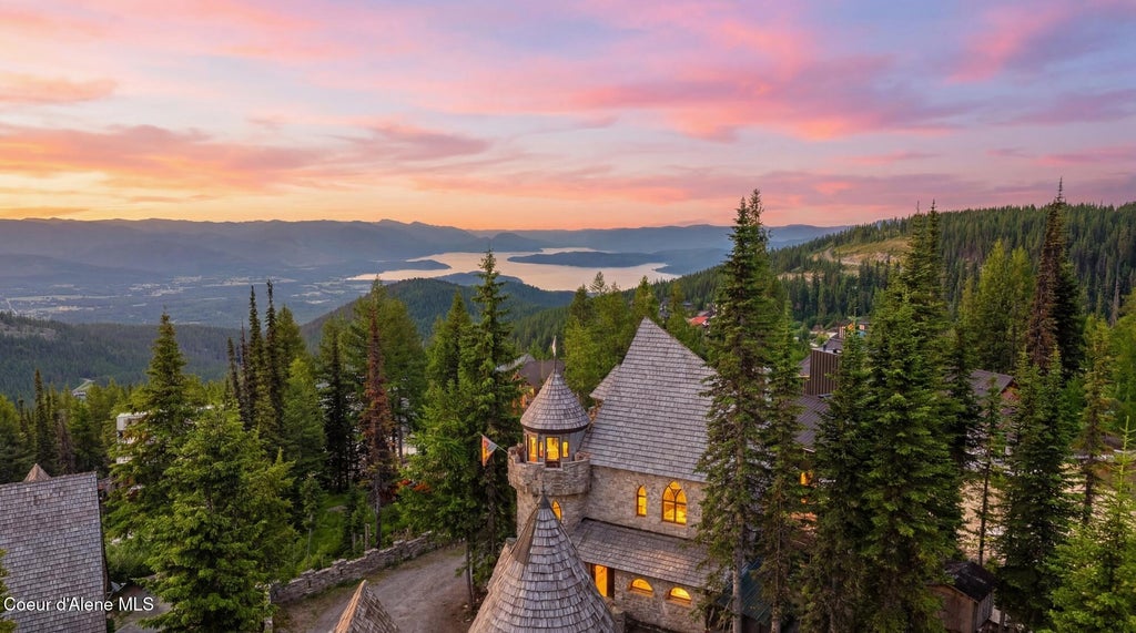 Photo of 1018 MOGUL HILL Hill, Sandpoint, ID 83864 (MLS # 26-6910)