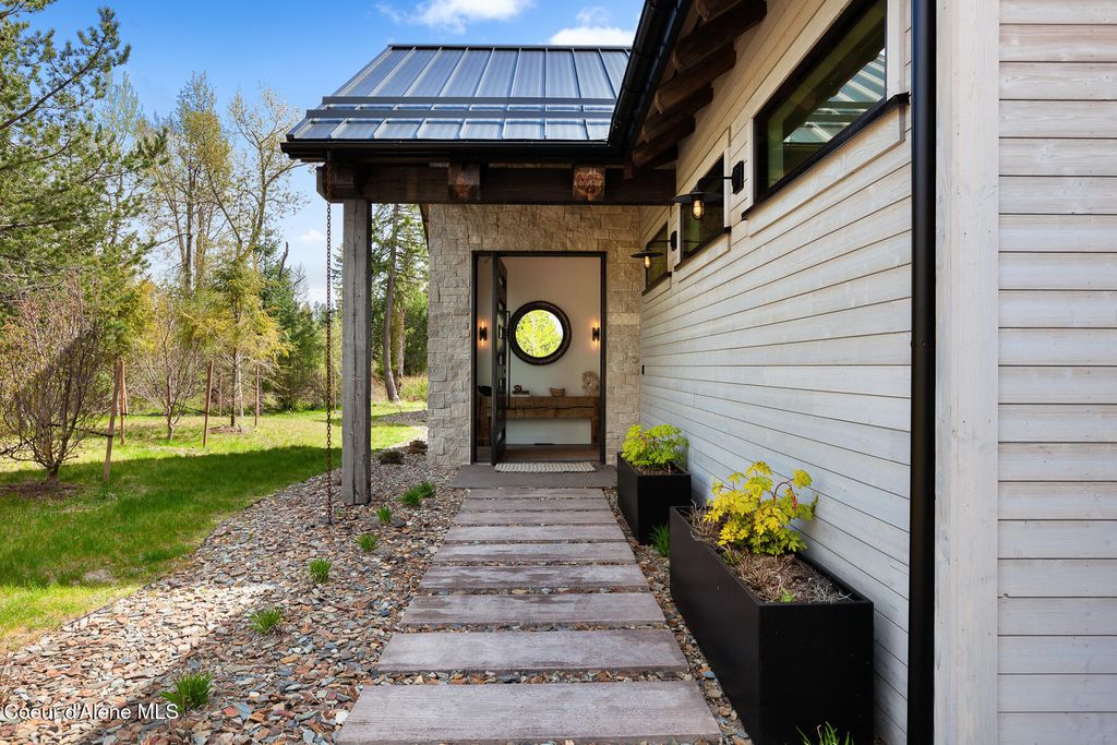 Photo of 2124 KETTLE RIDGE Rd, Harrison, ID 83833 (MLS # 25-2168)