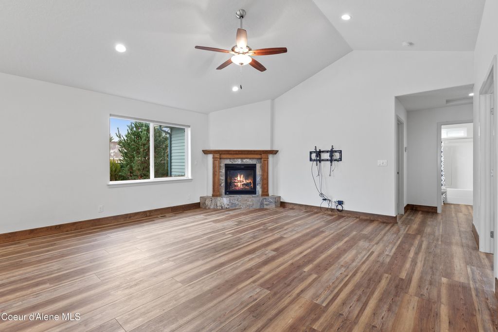 Photo of 645 WOODLAWN Dr, Hayden, ID 83835 (MLS # 26-275)