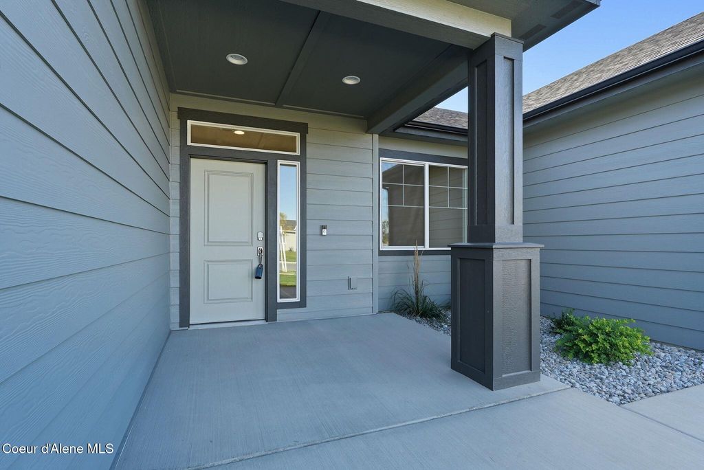 Photo of 7736 GIRARD Cir, Coeur dAlene, ID 83815 (MLS # 25-10211)