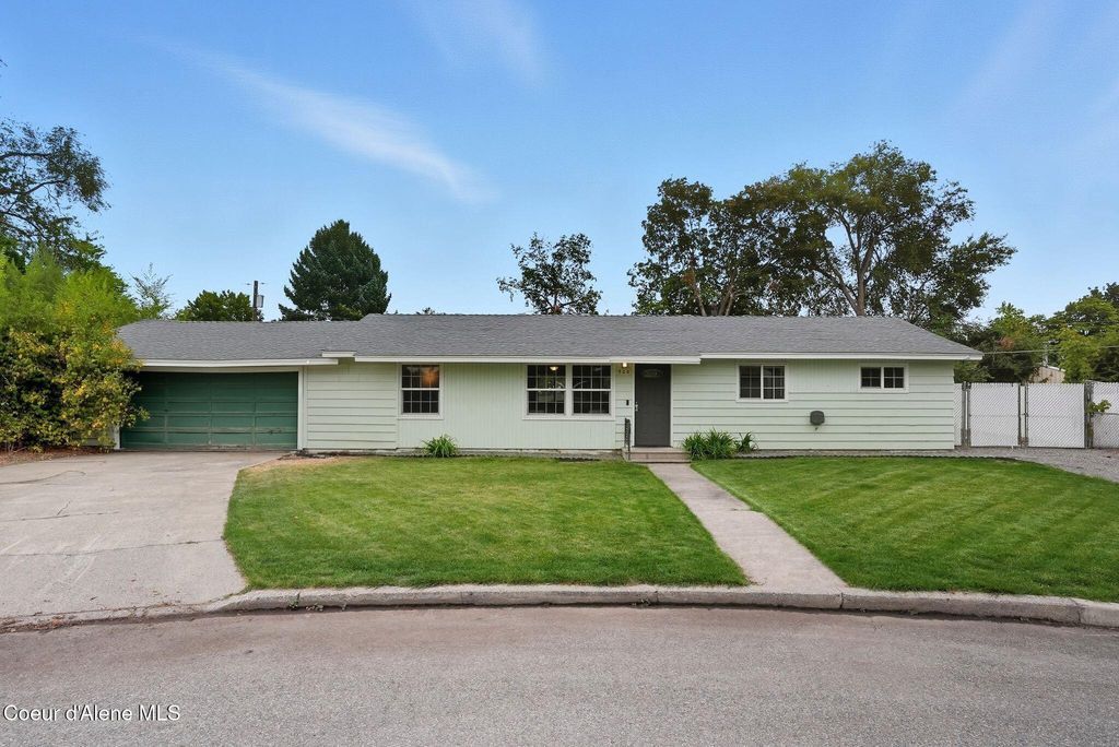 Photo of 908 Ravalli Ct, Spokane Valley, WA 99037 (MLS # 25-10088)