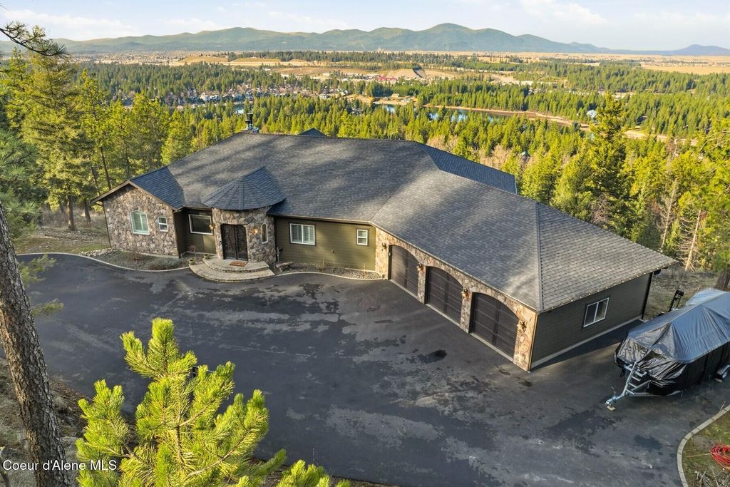 Photo of 5969 Highland Dr, Coeur dAlene, ID 83814 (MLS # 26-1338)