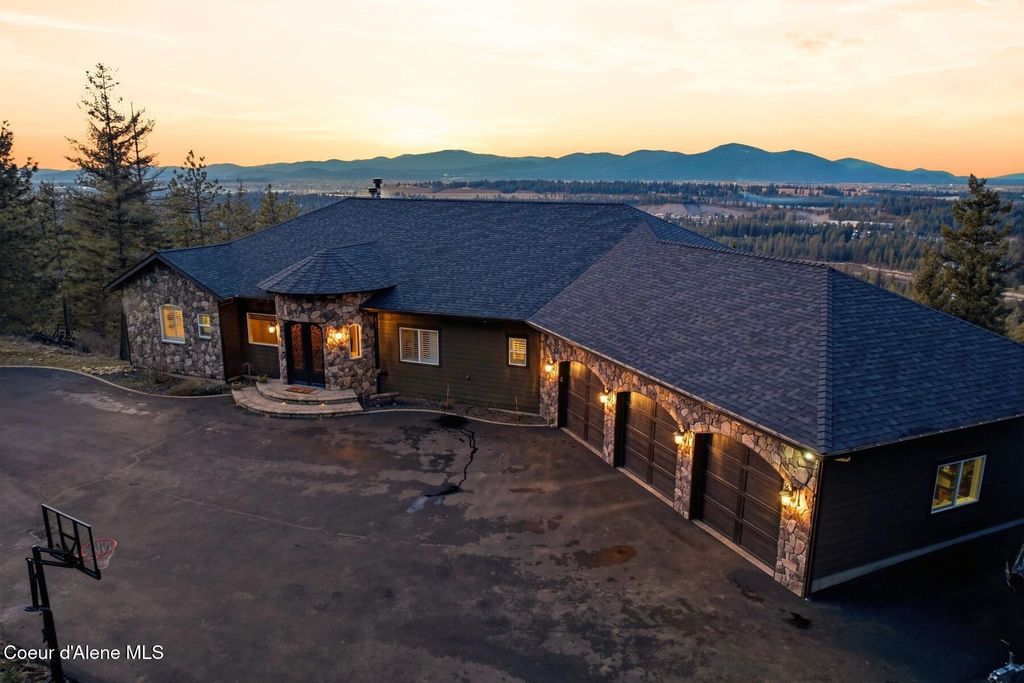 Photo of 5969 Highland Dr, Coeur dAlene, ID 83814 (MLS # 26-1338)