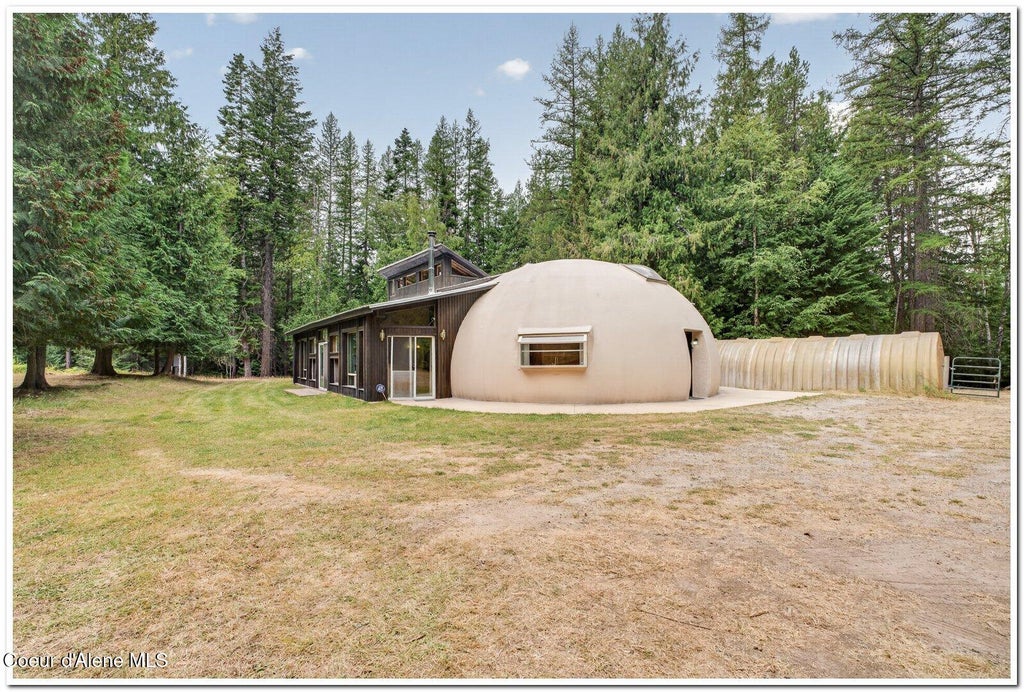 Photo of 159 Tower RD, Naples, ID 83847 (MLS # 26-9049)
