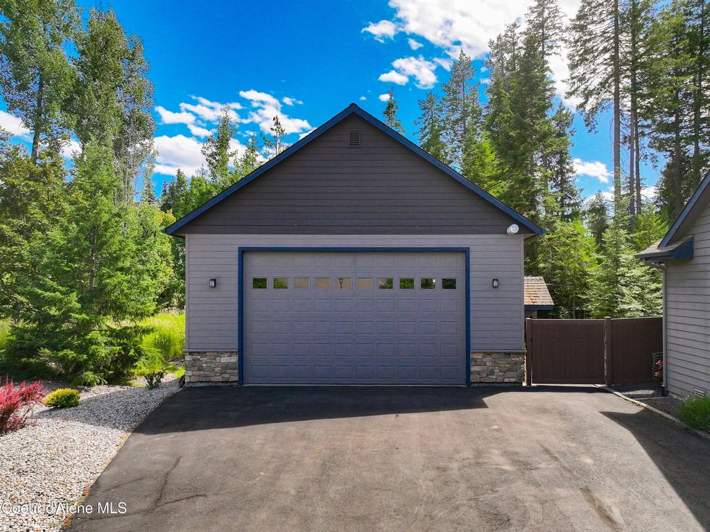Photo of 12555 Bradbury Dr, Hayden, ID 83835 (MLS # 25-7373)