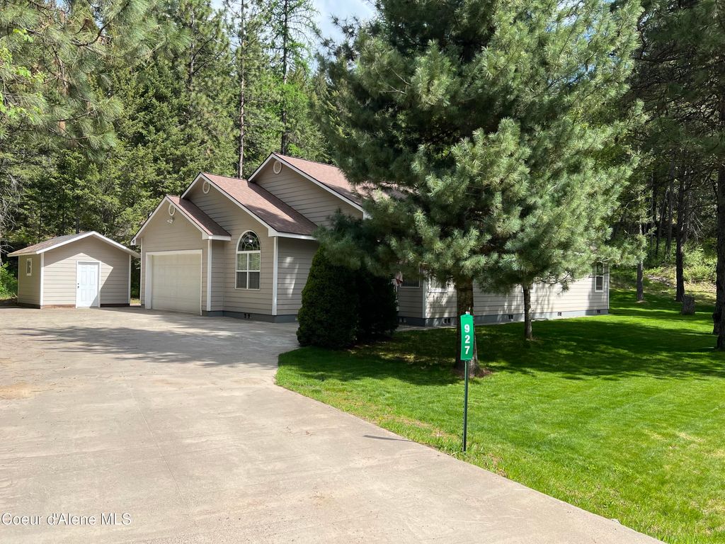 Photo of 927 Bear Claw Rd, Clark Fork, ID 83811 (MLS # 25-4376)