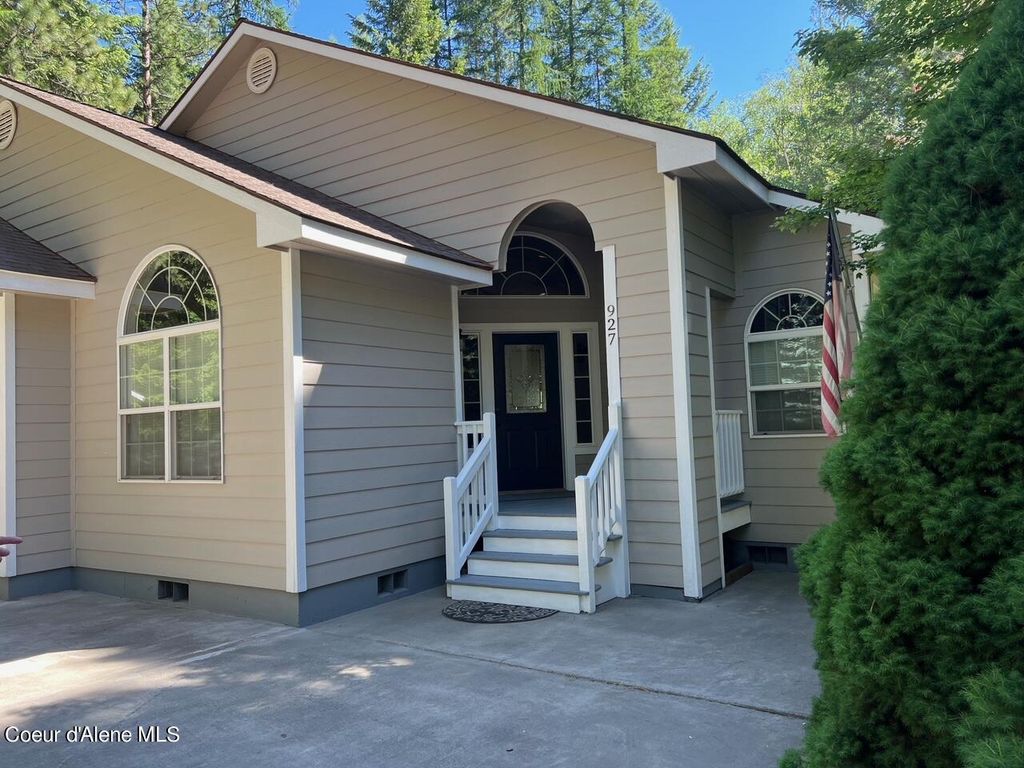 Photo of 927 Bear Claw Rd, Clark Fork, ID 83811 (MLS # 25-4376)