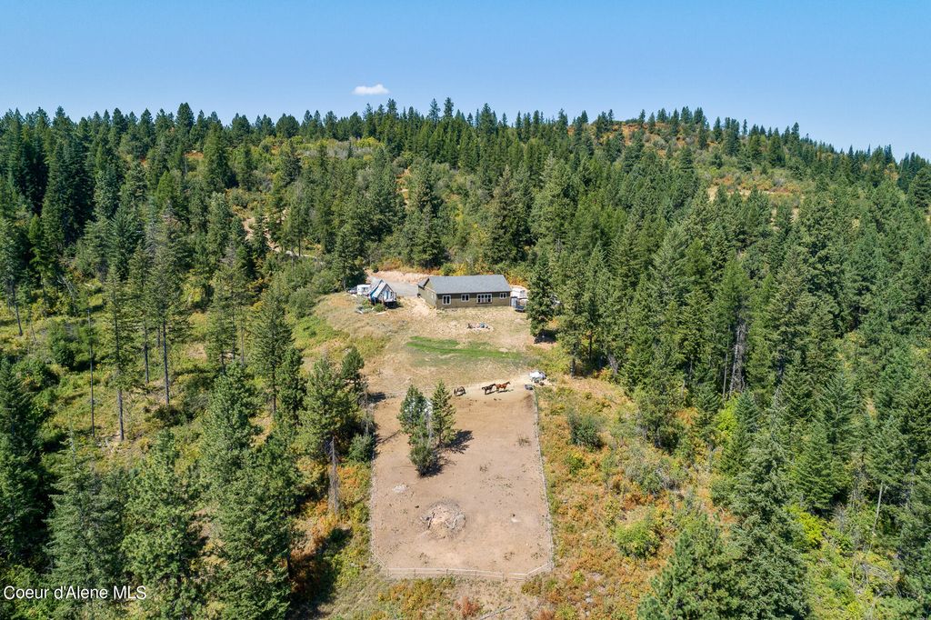 Photo of 14022 BELLGROVE Rd, Coeur dAlene, ID 83814 (MLS # 25-9480)