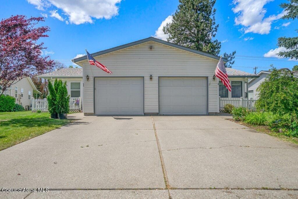 Photo of 1557 Woodlawn Dr #2, Hayden, ID 83835 (MLS # 25-6336)