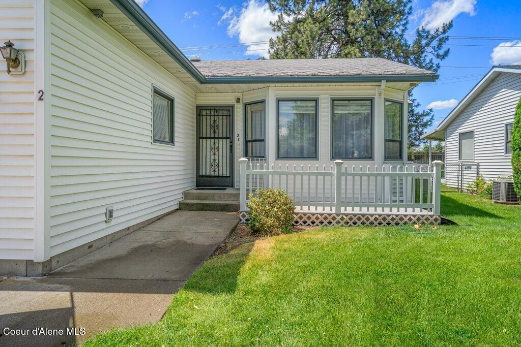 Photo of 1557 Woodlawn Dr #2, Hayden, ID 83835 (MLS # 25-6336)