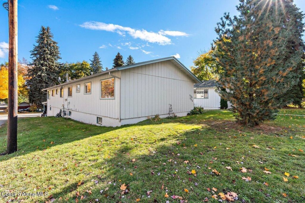 Photo of 716 N 10th ST, Coeur dAlene, ID 83814 (MLS # 24-10418)
