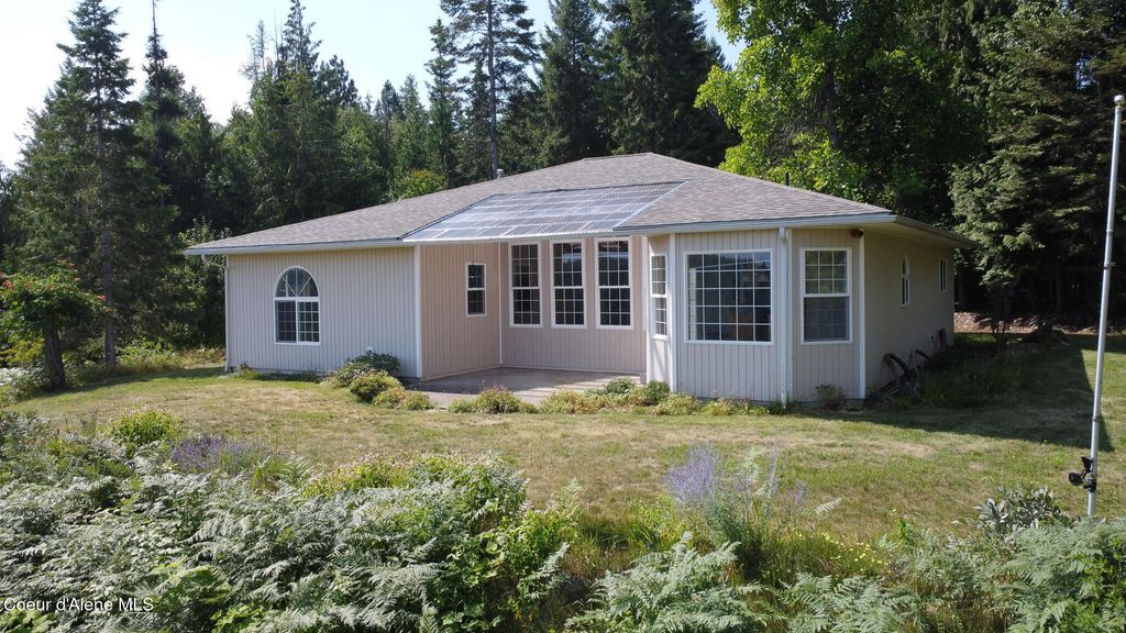 Photo of 271 Windswept Ct, Naples, ID 83847 (MLS # 25-7901)