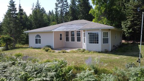 Homes For Sale - 271 Windswept Ct<br/> Naples, ID 83847