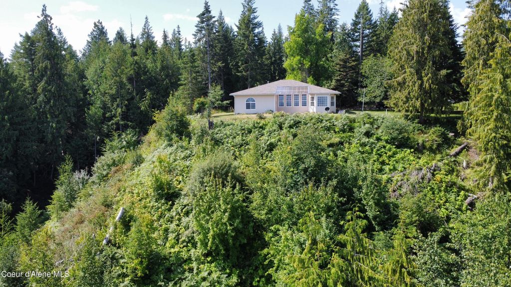 Photo of 271 Windswept Ct, Naples, ID 83847 (MLS # 25-7901)
