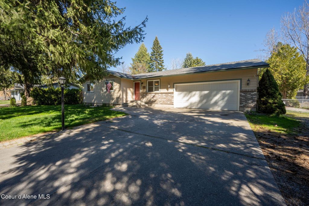 Photo of 4006 Moccasin Rd, Coeur dAlene, ID 83815 (MLS # 26-3284)