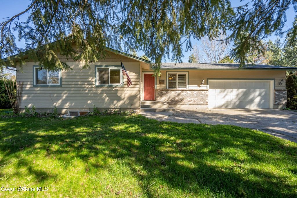 Photo of 4006 Moccasin Rd, Coeur dAlene, ID 83815 (MLS # 26-3284)