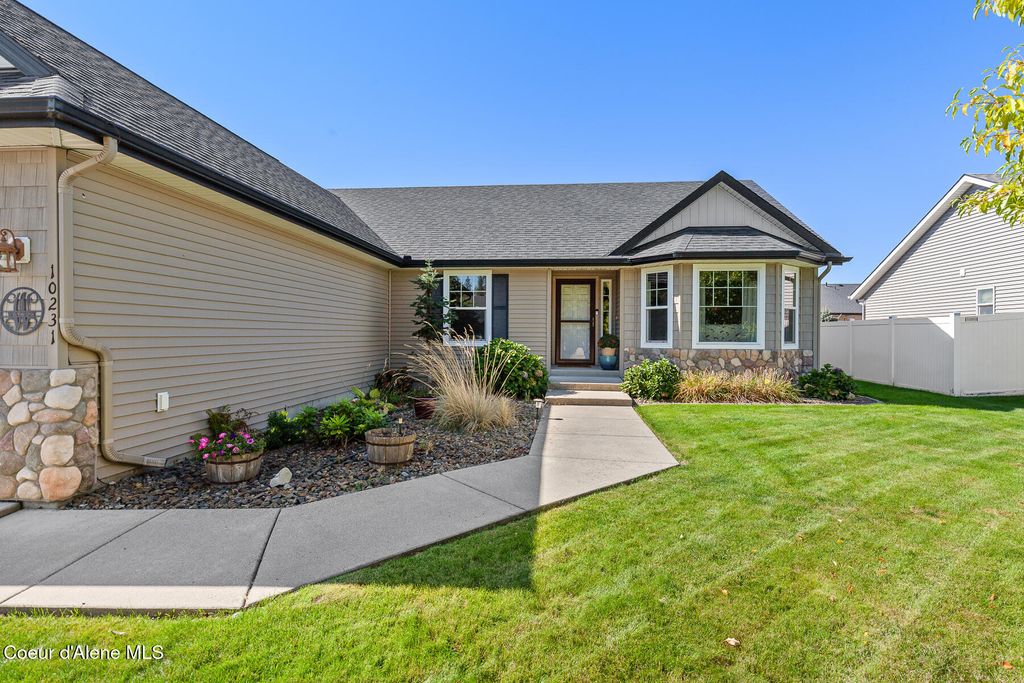 Photo of 10231 Hubble St, Hayden, ID 83835 (MLS # 25-9720)
