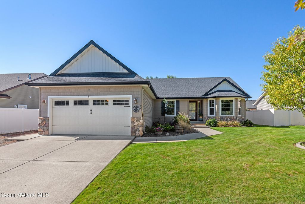 Photo of 10231 Hubble St, Hayden, ID 83835 (MLS # 25-9720)