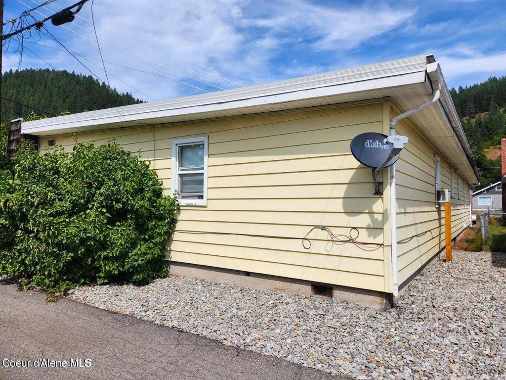 Photo of 521 Chestnut St, Kellogg, ID 83837 (MLS # 25-7204)