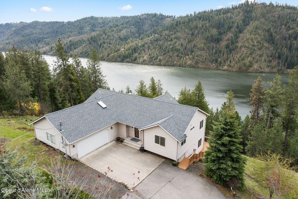 Photo of 3700 Fernan Hill Hill, Coeur dAlene, ID 83814 (MLS # 26-3709)