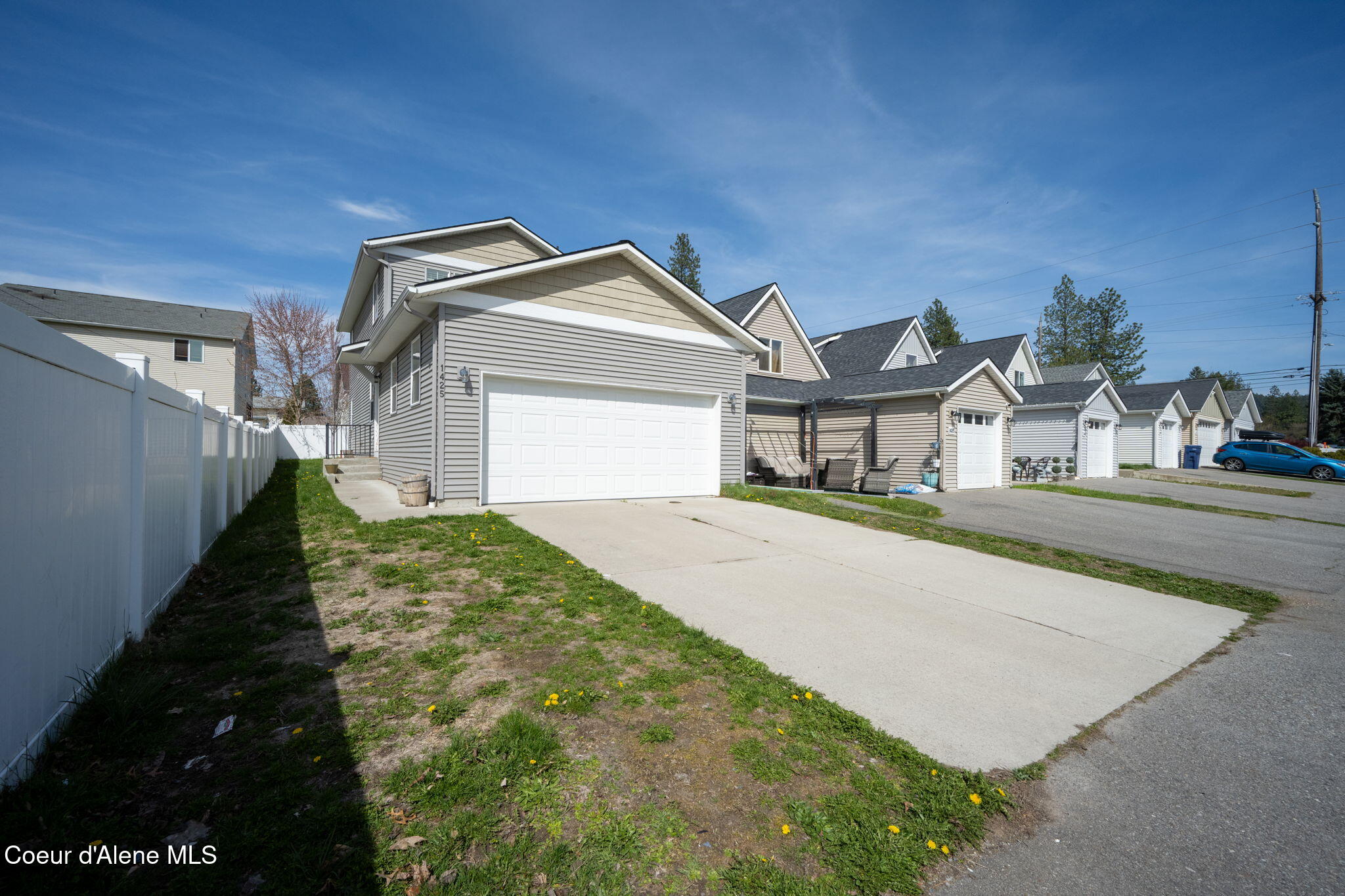 1425 E Seleta LN