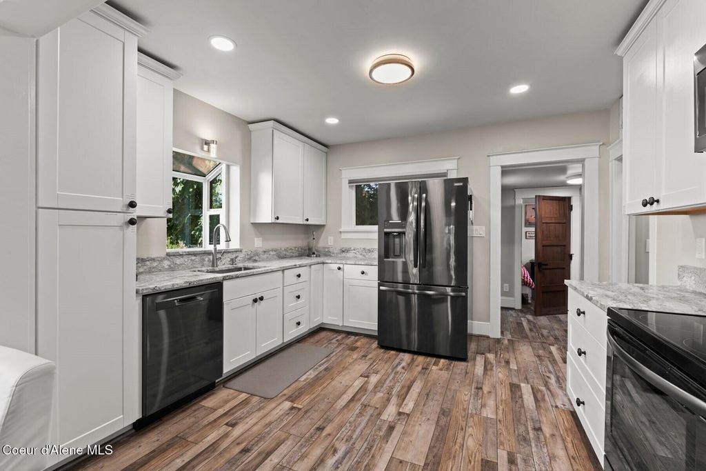 Photo of 372 Jefferson Ave, Priest River, ID 83856 (MLS # 26-4153)