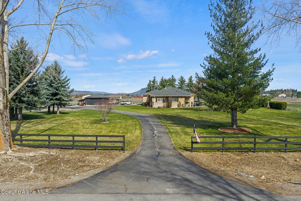 Photo of 2069 DIAMOND BAR Rd, Rathdrum, ID 83858 (MLS # 26-2622)