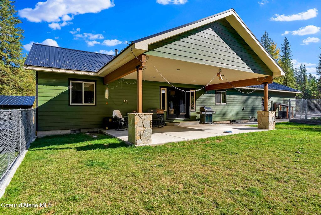 Photo of 204 Jeru Ridge Ridge, Sandpoint, ID 83864 (MLS # 26-1015)