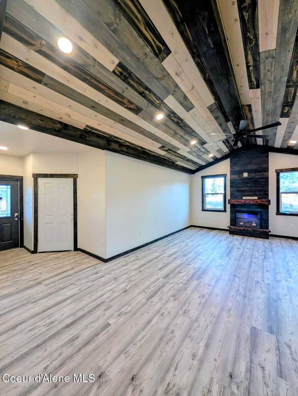 Photo of 6856 Selkirk St, Bonners Ferry, ID 83805 (MLS # 26-87)