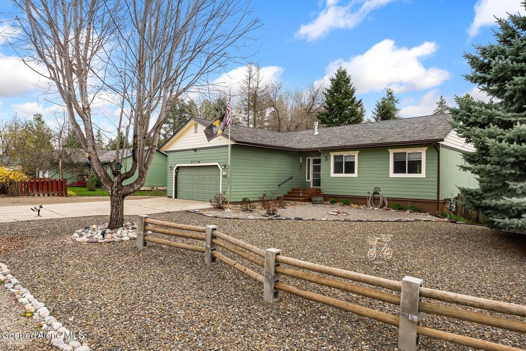 Photo of 52 Robin Dr, Sagle, ID 83860 (MLS # 26-3775)