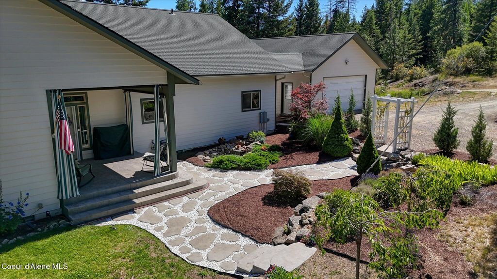 Photo of 177 Rocky Ridge Ridge, Cocolalla, ID 83813 (MLS # 25-7444)