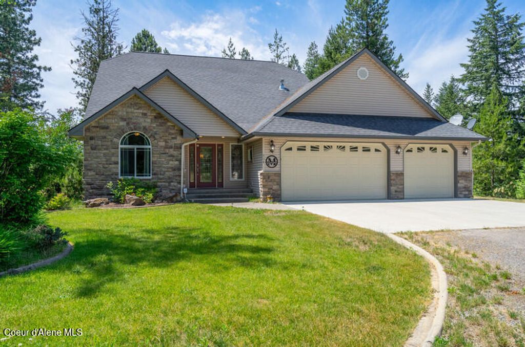 Photo of 608 Country Club Club, Pinehurst, ID 83850 (MLS # 26-5083)