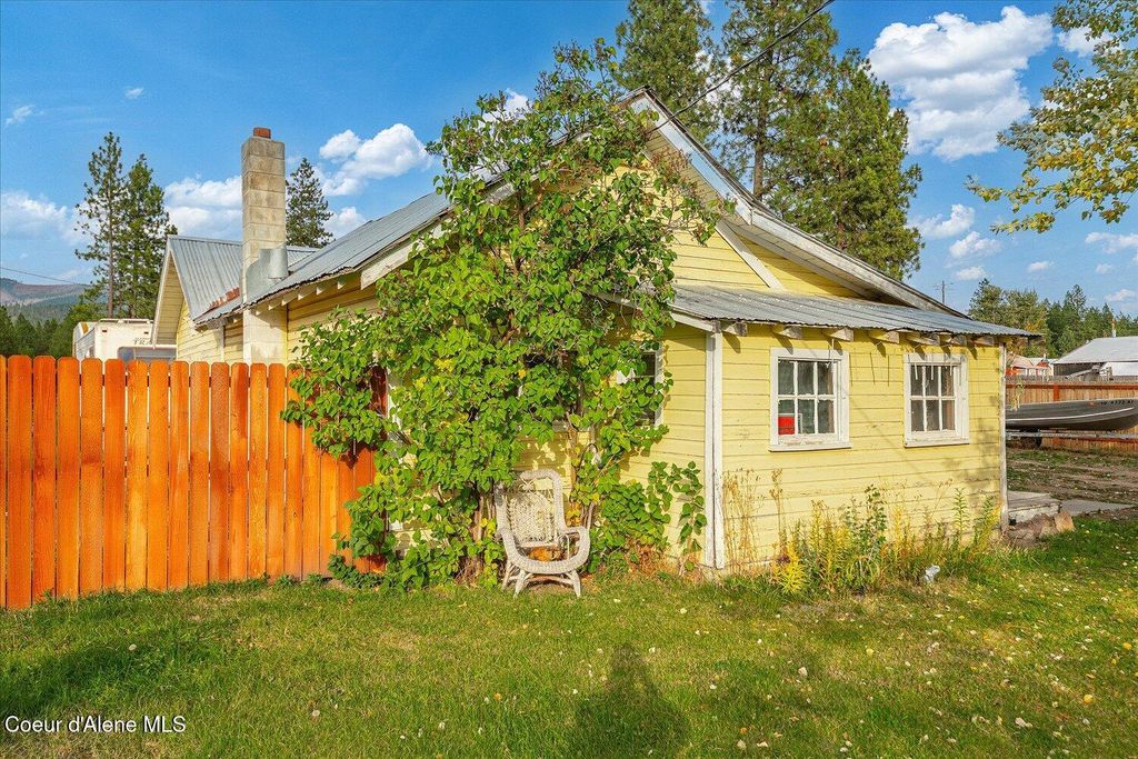 Photo of 299 Railroad Ave, Blanchard, ID 83804 (MLS # 25-10354)