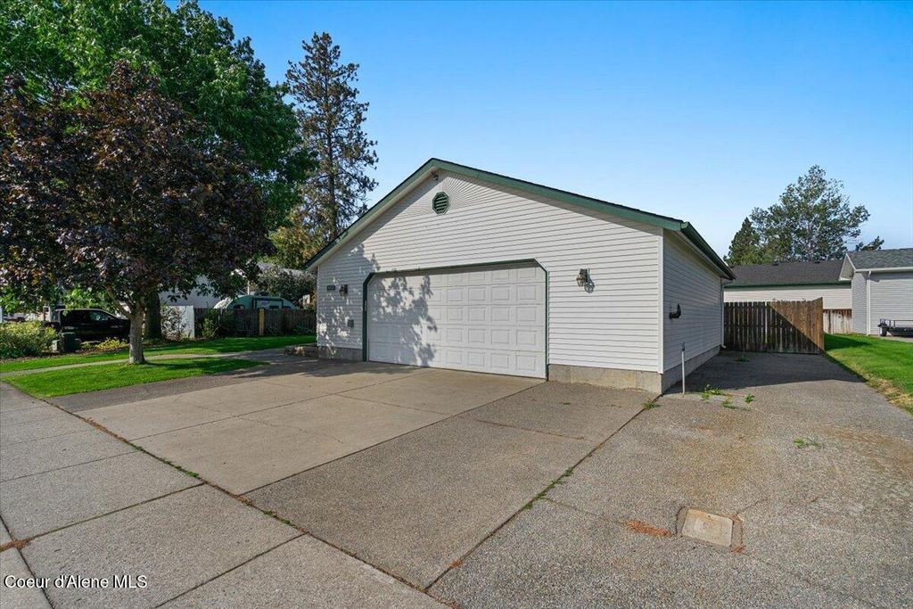 Photo of 15457 N Vera St St, Rathdrum, ID 83858 (MLS # 25-9549)