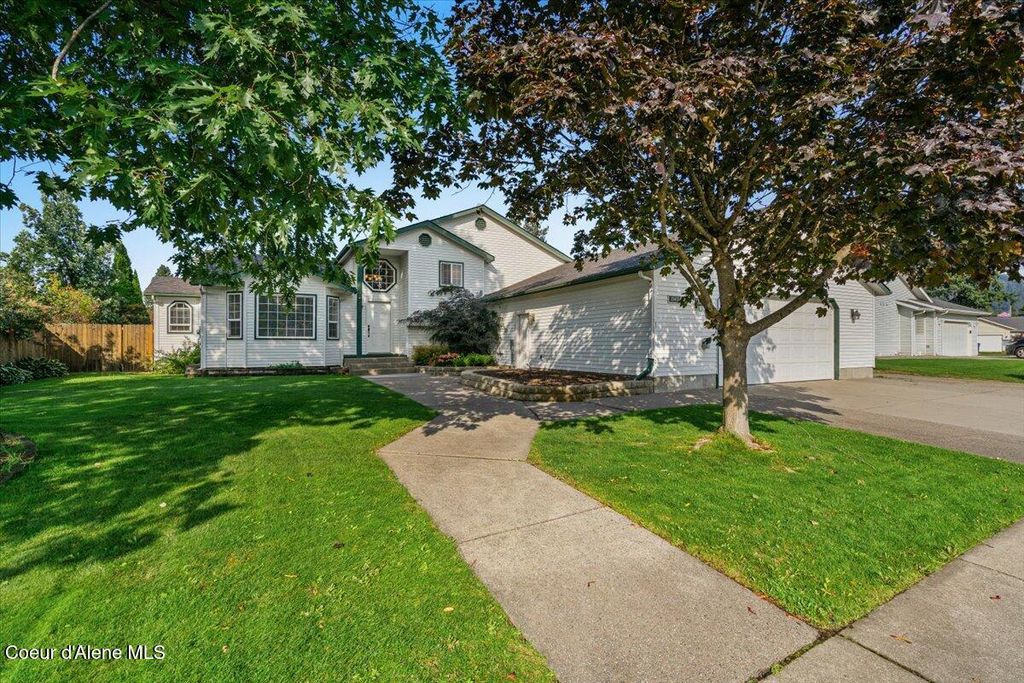 Photo of 15457 N Vera St St, Rathdrum, ID 83858 (MLS # 25-9549)