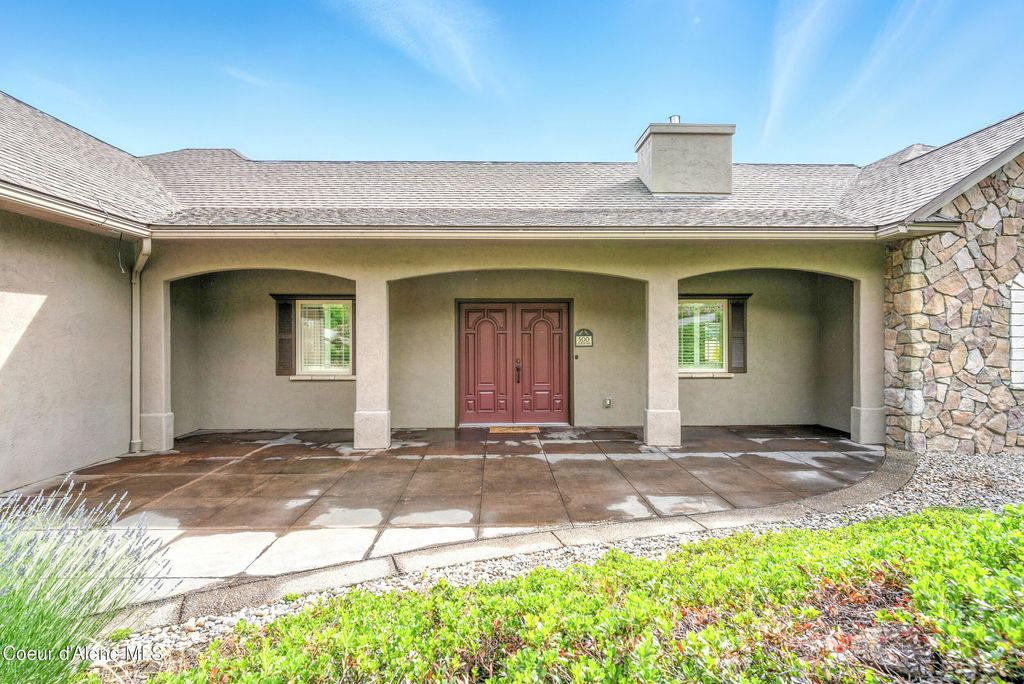 Photo of 500 Lookout Blvd, Hope, ID 83836 (MLS # 26-2184)