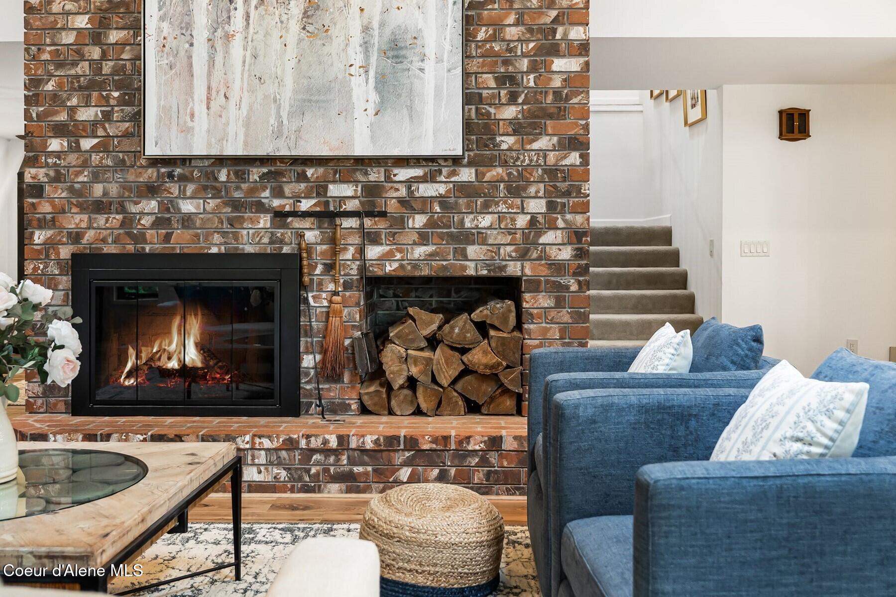 5884 Hayden Lake