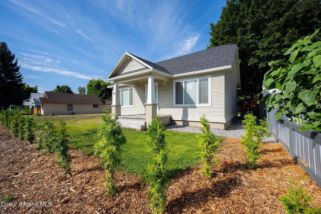 Photo of 1517 LINCOLN Way, Coeur dAlene, ID 83814 (MLS # 25-10452)