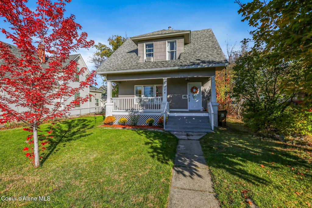 Photo of 1924 Indiana Ave, Spokane, WA 99205 (MLS # 26-2949)