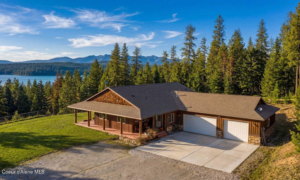 Photo of 8919 Challenge Rd, Hayden, ID 83835 (MLS # 26-2696)