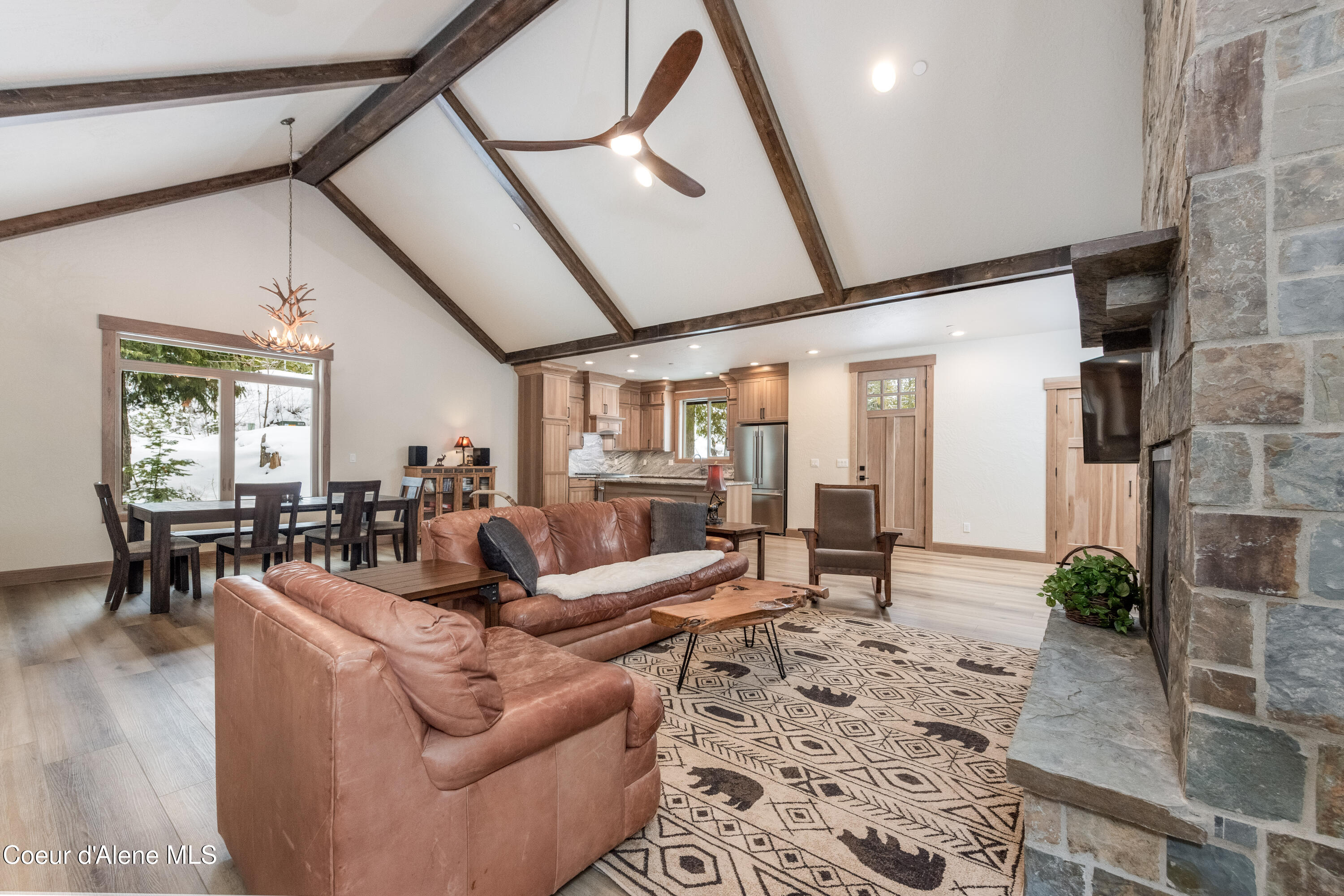 Sandpoint, Idaho 83864, United States, 4 Bedrooms Bedrooms, ,3 BathroomsBathrooms,Residential,Active,124614