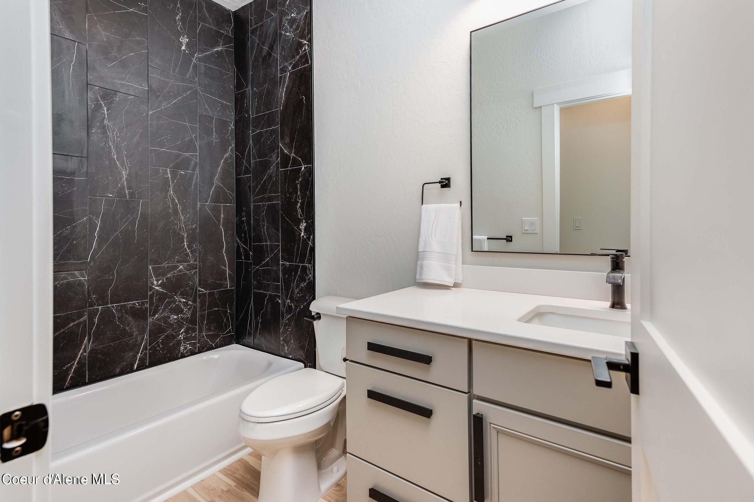 Sandpoint, Idaho 83864, United States, 4 Bedrooms Bedrooms, ,3 BathroomsBathrooms,Residential,Active,124614