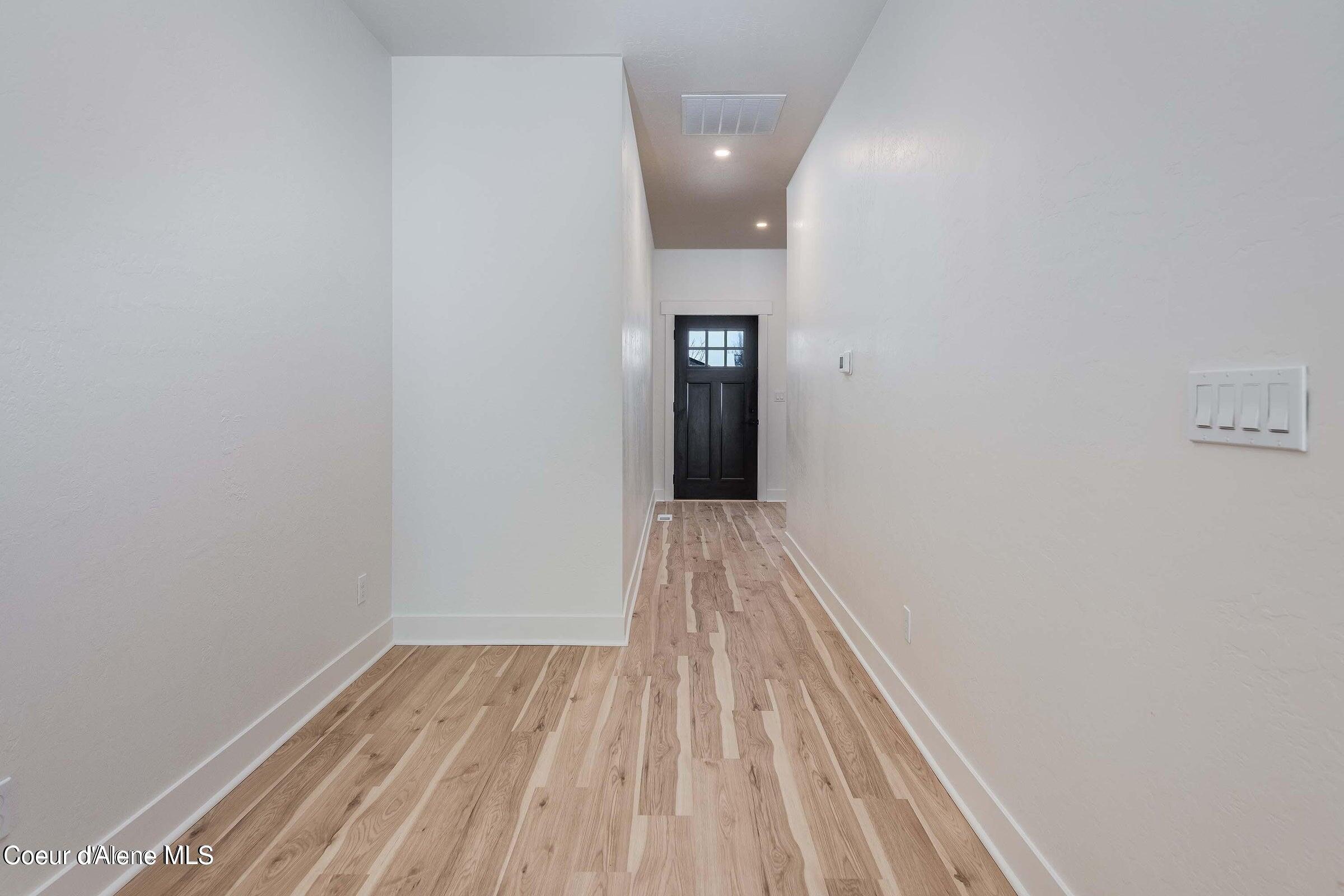 Sandpoint, Idaho 83864, United States, 4 Bedrooms Bedrooms, ,3 BathroomsBathrooms,Residential,Active,124614